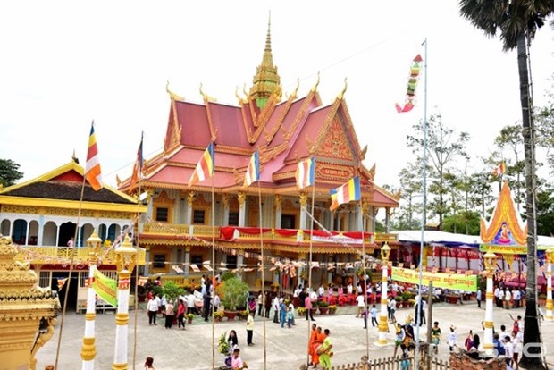 Primer ministro felicita a la comunidad khmer en ocasion de su fiesta tradicional hinh anh 1