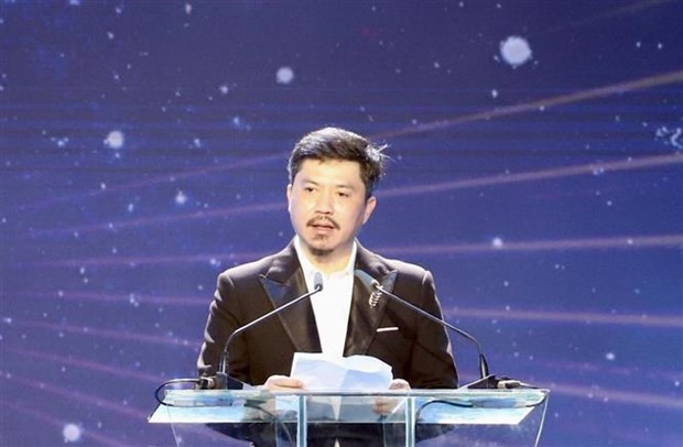 Premios “Dedicacion” 2023 honran a artistas musicales y deportistas vietnamitas hinh anh 3