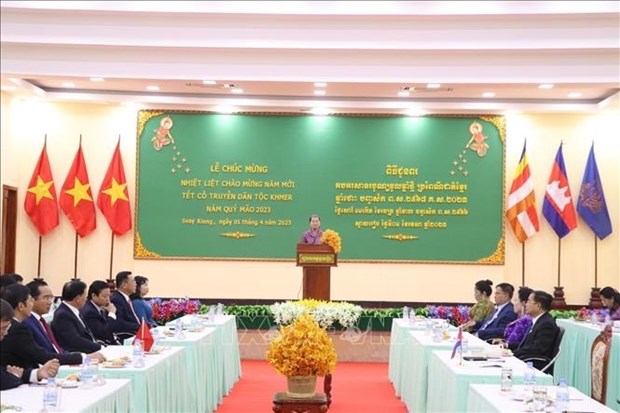 Autoridades provinciales de Vietnam visitan Svang Rieng en ocasion del festival Chol Chnam Thmay hinh anh 1