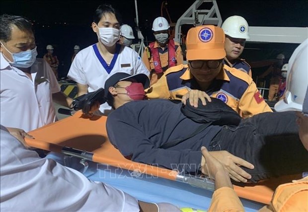 Rescatan a marinero extranjero con problema de salud en aguas vietnamitas hinh anh 1