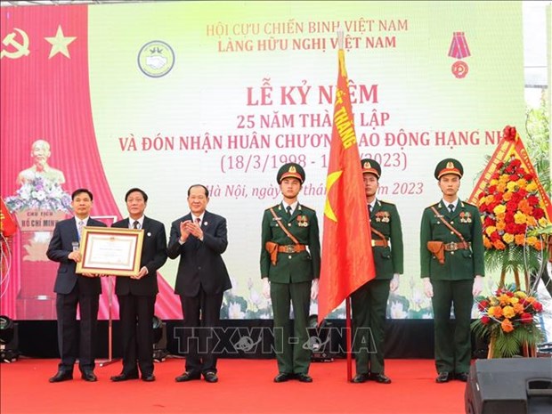 Aldea de la Amistad de Vietnam honrada con Orden del Trabajo hinh anh 1