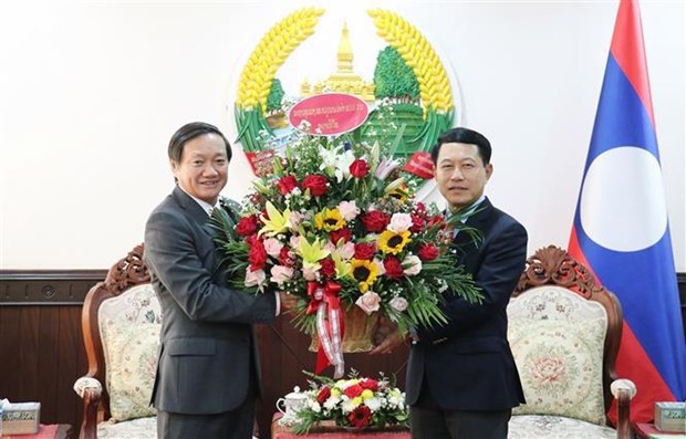Embajador vietnamita felicita fiesta tradicional Bunpimay de Laos hinh anh 2