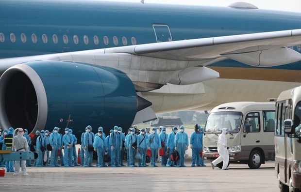 Procesan a 54 funcionarios involucrados en caso de vuelos de rescate hinh anh 1