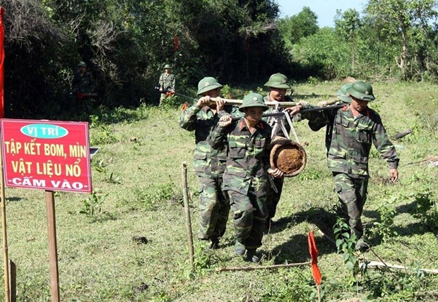Quang Tri de Vietnam por movilizar recursos para superar secuelas de bombas hinh anh 2