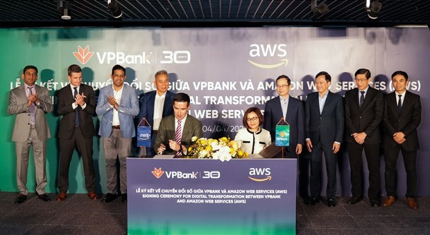 Banco vietnamita colabora con Amazon Web Services para mejorar servicio digital hinh anh 1