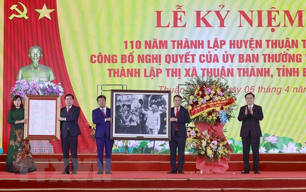 Presidente del Parlamento vietnamita orienta el desarrollo de nueva ciudad municipal hinh anh 1
