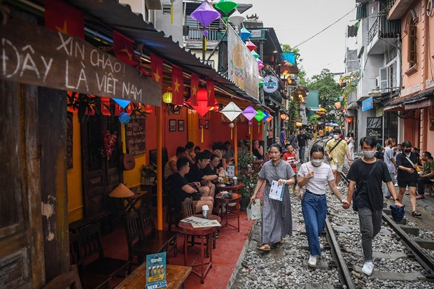 Prohiben recorridos por cafeterias a lo largo de la calle del tren de Hanoi hinh anh 1