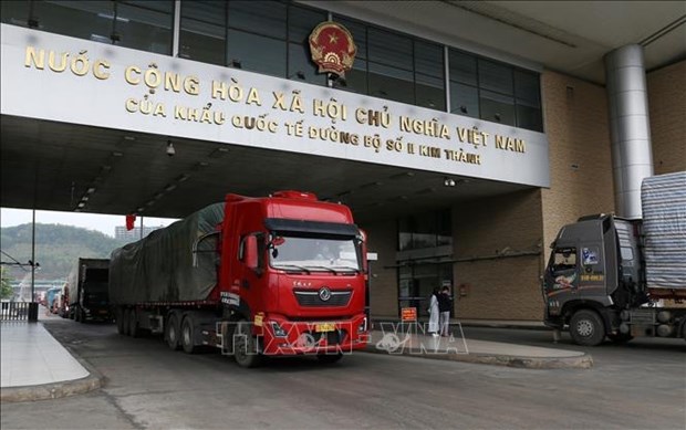 Aumenta fuertemente comercio vietnamita mediante puerta fronteriza Lao Cai hinh anh 1