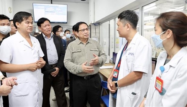 Instan a garantizar suministro de insumos medicos para hospitales en Vietnam hinh anh 1