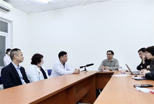 Instan a garantizar suministro de insumos medicos para hospitales en Vietnam hinh anh 2
