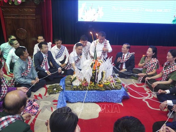 Localidad vietnamita organiza fiesta de Bunpimay para estudiantes laosianos hinh anh 1