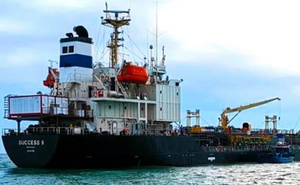 Piratas atacan un petrolero con bandera de Singapur hinh anh 1