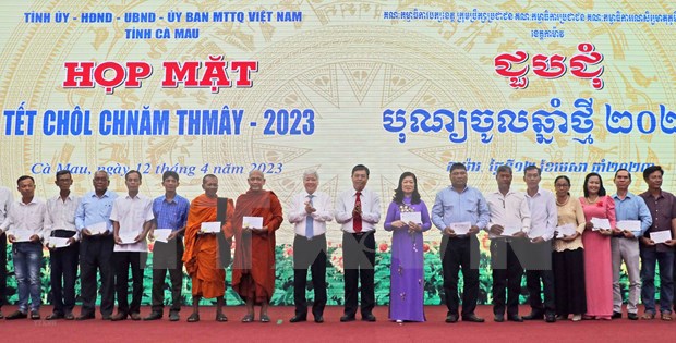 Abogan por intensificar aportes de khmeres a unidad nacional en Vietnam hinh anh 1