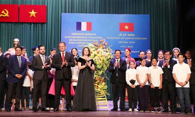 Conmemoran medio siglo de relaciones diplomaticas entre Vietnam y Francia hinh anh 1