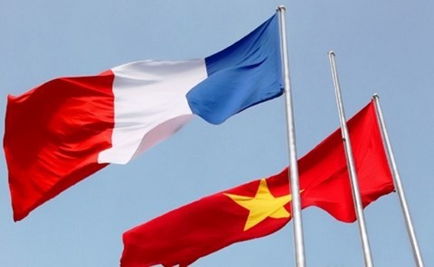 Dirigentes de Vietnam felicitan a sus homologos franceses con motivo del 50 aniversario de nexos hinh anh 1