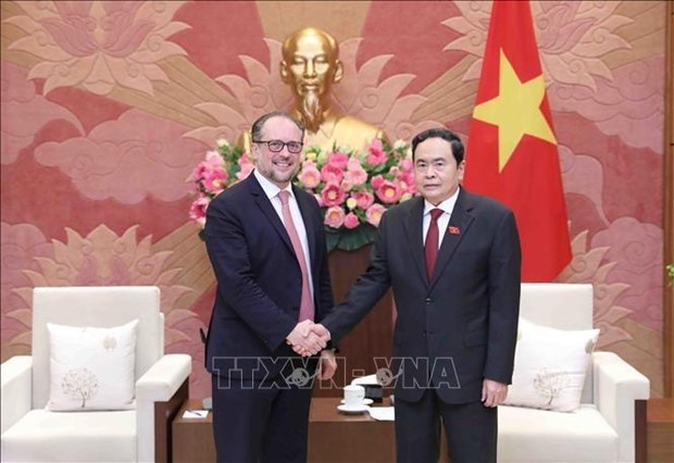 Vicepresidente parlamentario vietnamita recibe a canciller austriaco hinh anh 1