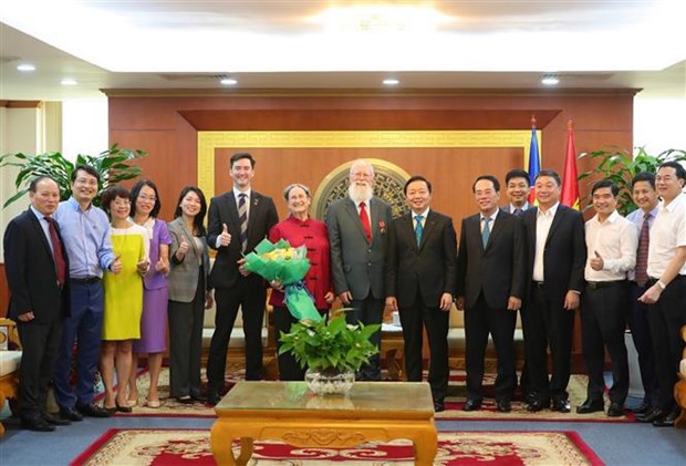 Vietnam honra a Michael Parsons por sus aportes al sector ambiental hinh anh 2