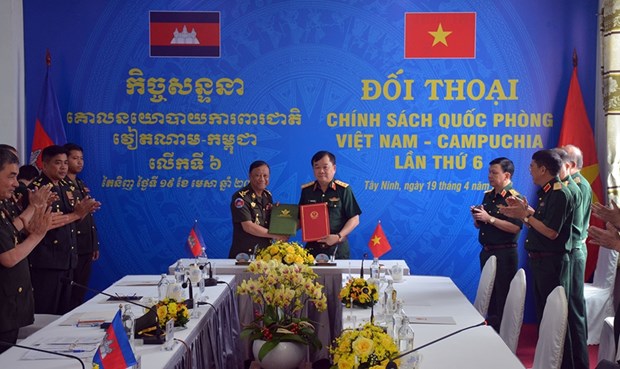 Vietnam y Camboya estrechan nexos en defensa hinh anh 2