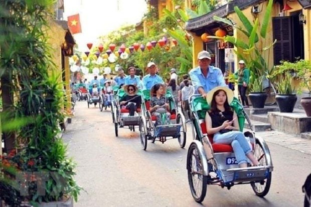 Viajeros de lujo chinos en el radar de operadores turisticas vietnamitas hinh anh 1