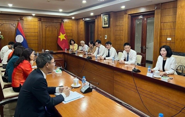 Delegacion de ciudad de Hanoi realiza visita a Laos hinh anh 1