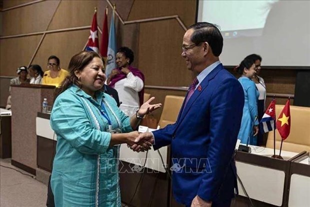 Vicepresidente del Parlamento vietnamita elogia aportes de mujeres cubanas a causa revolucionaria hinh anh 1