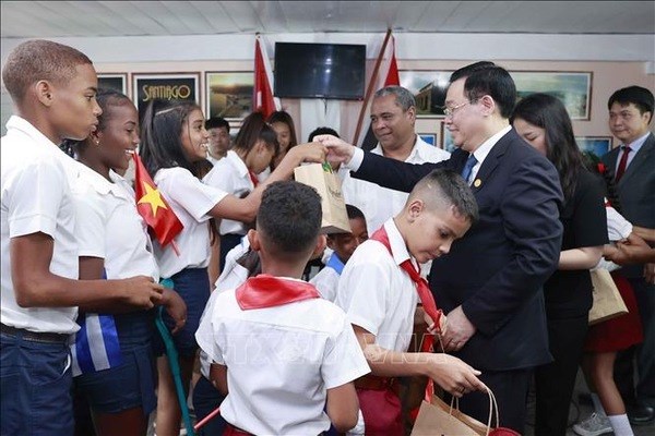 Presidente del Parlamento de Vietnam cumple amplia agenda en Santiago de Cuba hinh anh 5