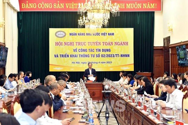 Exigen reducir tasas de interes de bancos comerciales de Vietnam hinh anh 1