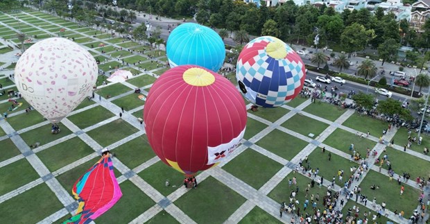 Efectuan festival de globos aerostaticos en la ciudad de Quy Nhon hinh anh 2