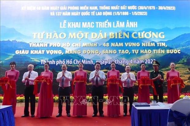 Exposicion fotografica resalta soberania sagrada de Vietnam hinh anh 1
