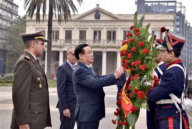 Visita del Presidente del Parlamento vietnamita acapara atencion del publico uruguayo hinh anh 1