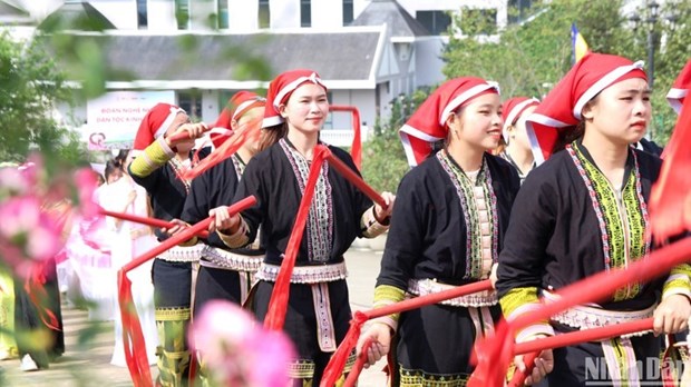 Inauguran mayor festival de rosas del noroeste en Vietnam hinh anh 3