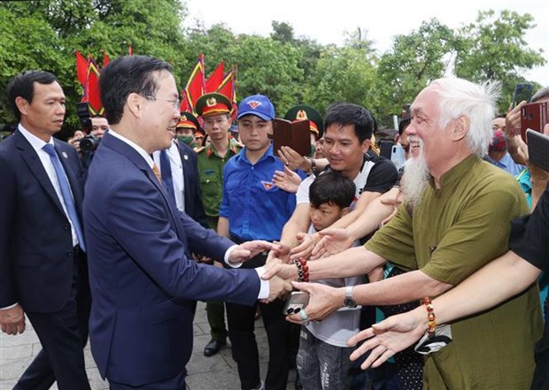 Presidente de Vietnam rinde homenaje a los fundadores de la nacion hinh anh 2