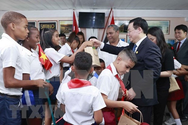 Titular del Parlamento vietnamita concluye gira por Cuba, Argentina y Uruguay hinh anh 2