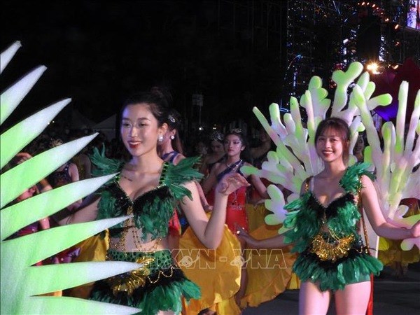 Celebran Carnaval Ha Long 2023 en provincia vietnamita de Quang Ninh hinh anh 2