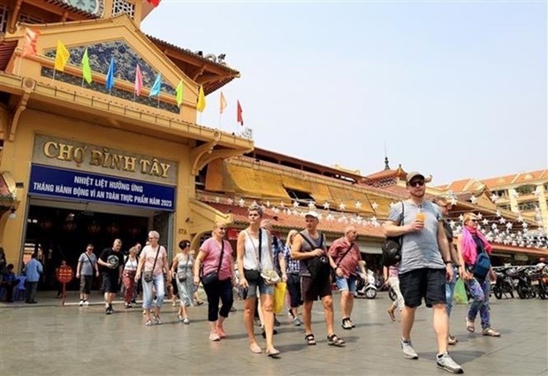 Localidades vietnamitas recibieron gran flujo de turistas durante dias feriados hinh anh 1