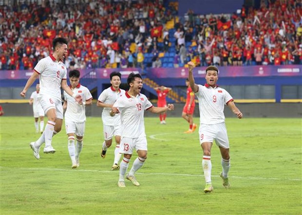 Vietnam vencio a Singapur 3-1 en SEA Games 32 hinh anh 1