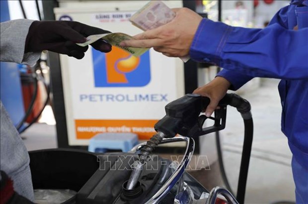 Vietnam reduciria precios de gasolina esta tarde hinh anh 1