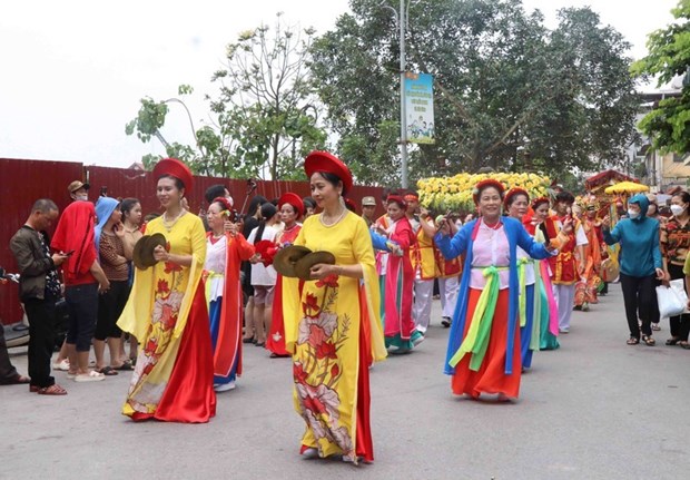 Miles de turistas asisten a Festival del Templo Do en provincia de Bac Ninh hinh anh 1