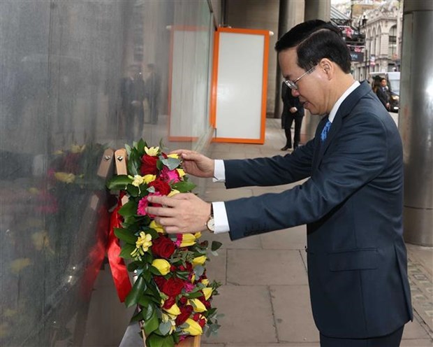 Presidente vietnamita rinde tributo al Tio Ho en Londres hinh anh 1