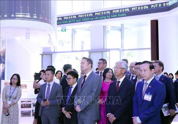 Primer ministro de Luxemburgo visita Ciudad Ho Chi Minh hinh anh 1