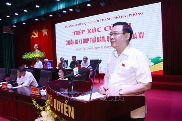 Titular del Parlamento vietnamita se reune con electores de Hai Phong hinh anh 1