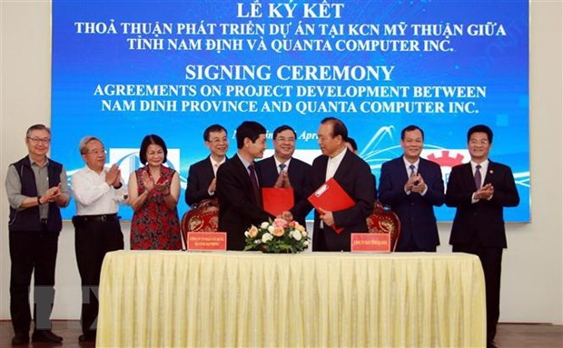 Recibe grupo taiwanes licencia para produccion de computadoras en provincia vietnamita hinh anh 1