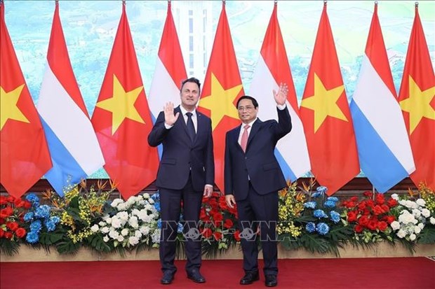 Concluye primer ministro luxemburgues visita oficial a Vietnam hinh anh 1