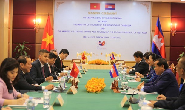 Vietnam y Camboya por fortalecer cooperacion en turismo hinh anh 1