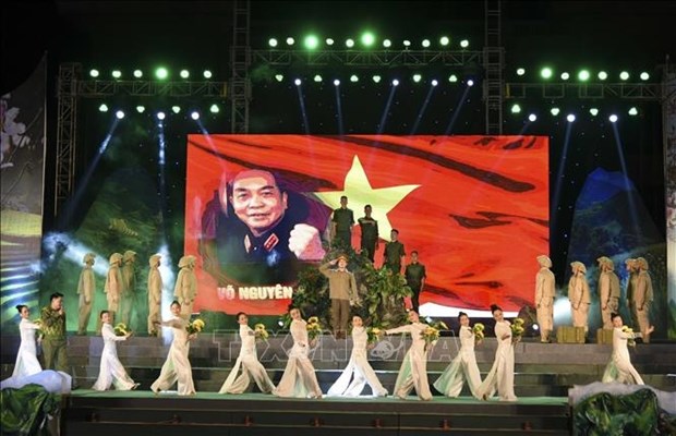 Programa artistico conmemora la victoria de Dien Bien Phu hinh anh 2