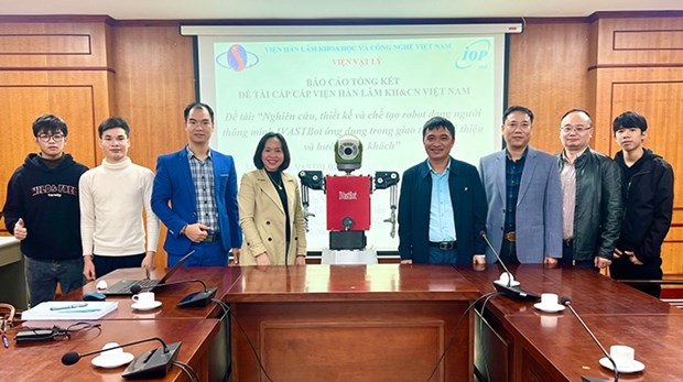 Presentan robot humanoide inteligente “hecho en Vietnam” hinh anh 1