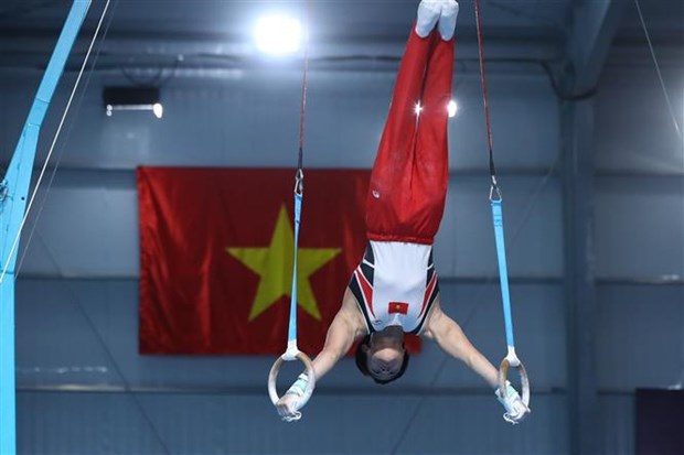 Atletas vietnamitas siguen conquistando medallas multicolores en SEA Games 32 hinh anh 3