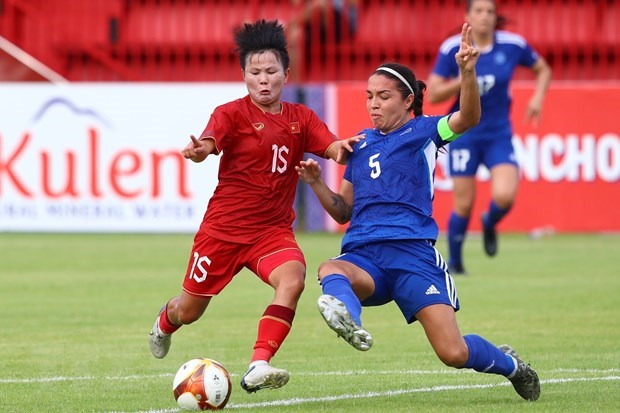 SEA Games 32: Vietnam avanza a las semifinales del futbol femenino pese a derrota ante Filipinas hinh anh 1