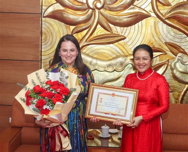 Representante de ONU Mujeres honrada en Vietnam hinh anh 1
