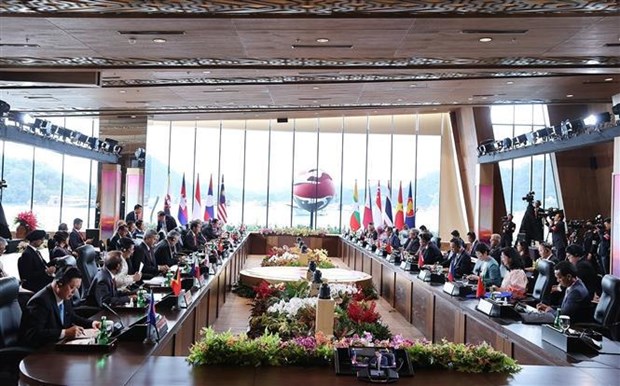 Primeiro-ministro vietnamita participa de negociações sobre a Comunidade da ASEAN hinh anh 2